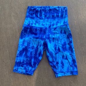 Lululemon Align™ High-Rise Short 8" in Blue. Size 6